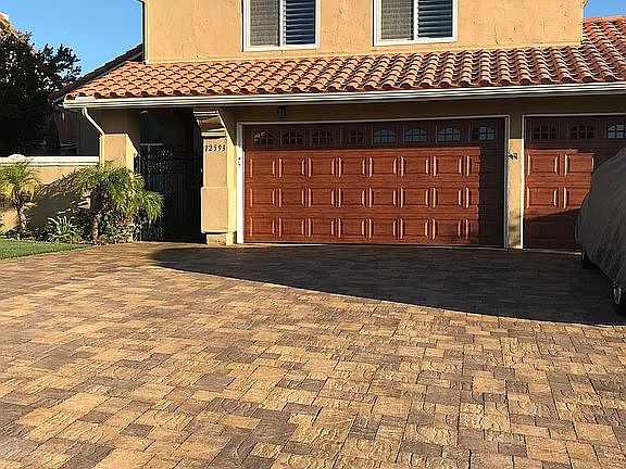 Three car garage, paved driw