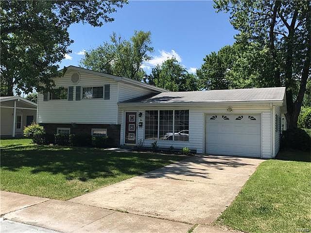 1st image of 1 Floweridge Ln