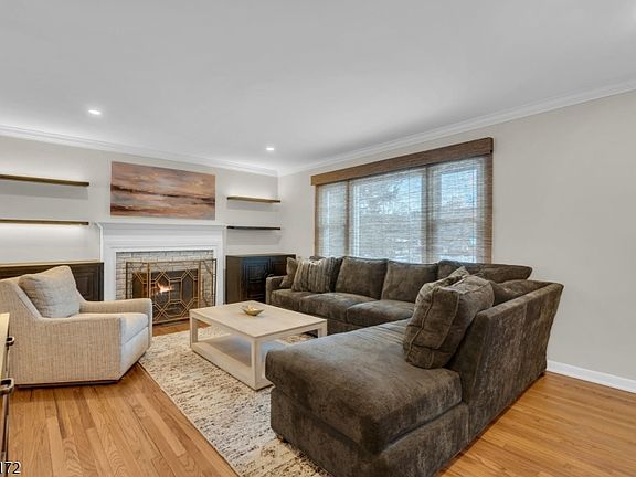 3rd image of 871 Tabor Rd