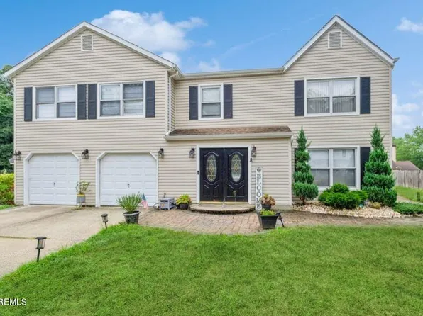 8 Providence Lane, Howell, NJ 07731