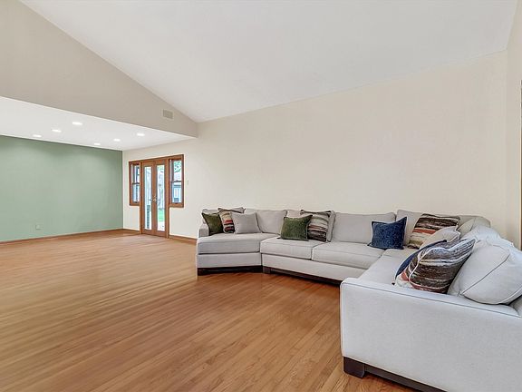 4th image of 15735 Covewood Cir
