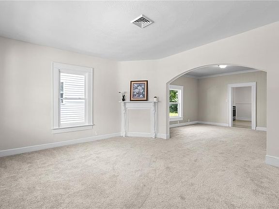 5th image of 146 Pine St