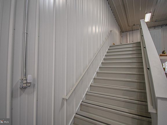 3rd image of 7918 Bloomfield Rd