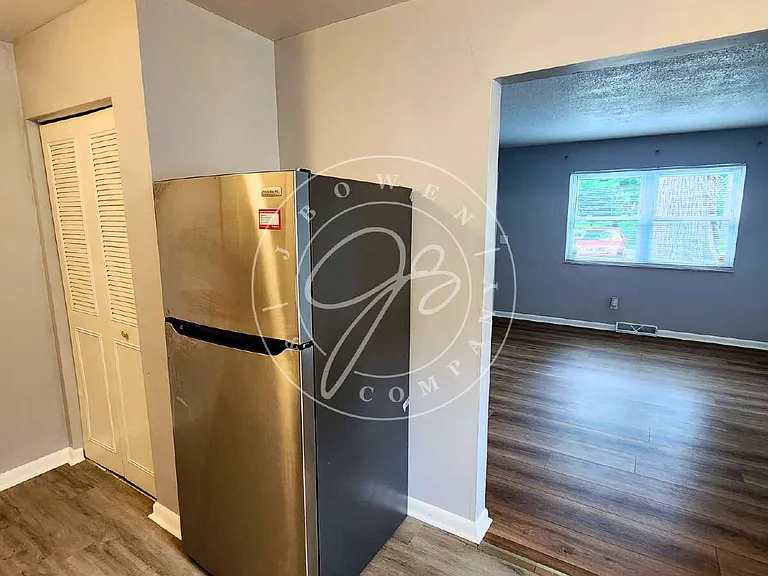 1719 W Bancroft St #D — Photo 9
