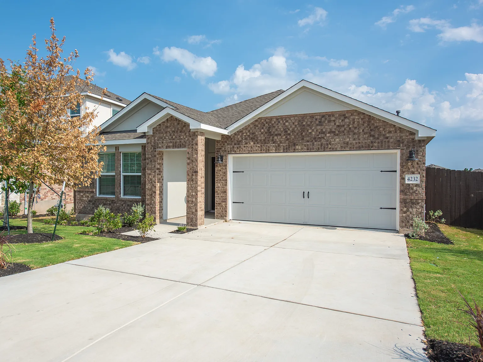 4 bed, 2022 sqft, $2,350 — Photo 2