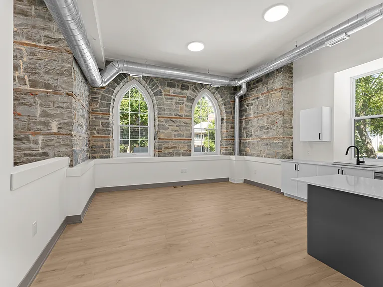 47 Wellington St — Photo 36
