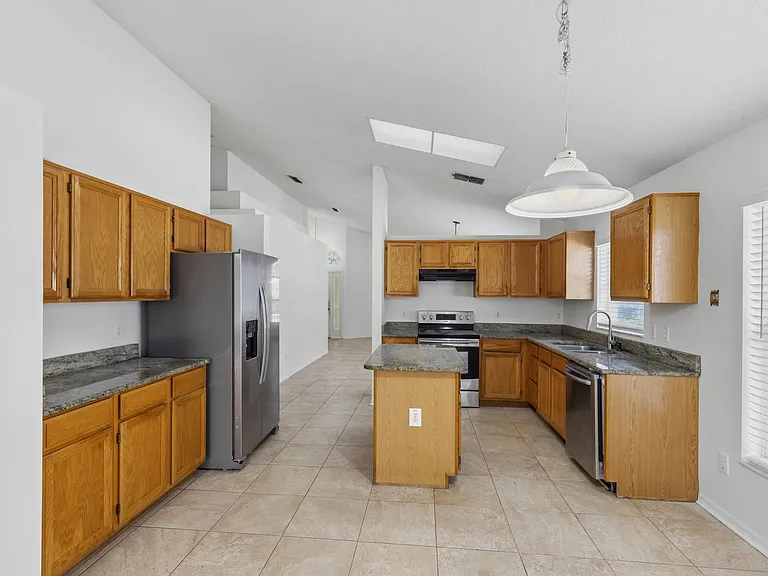 8026 Waldorf Ct — Photo 8
