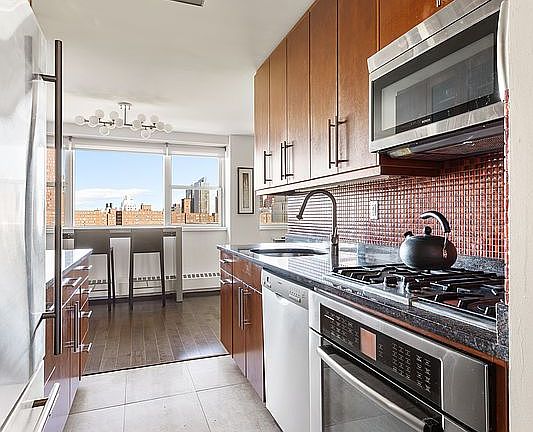4th image of 75 Henry St #12EF
