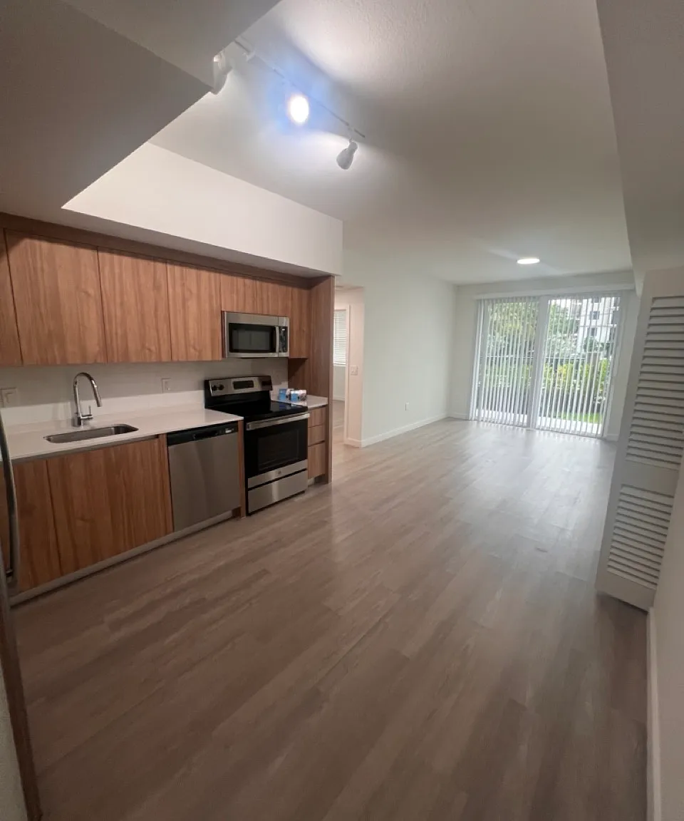 3 bed, 1024 sqft, $2,775 — Photo 1