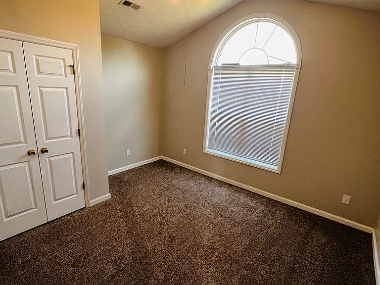 106 Alexander Ct — Photo 7