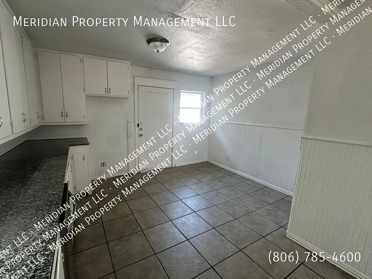 2426 31st St — Photo 6