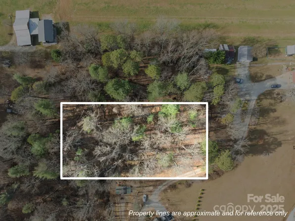 99999 Twin Lakes Dr, Flat Rock, NC 28731