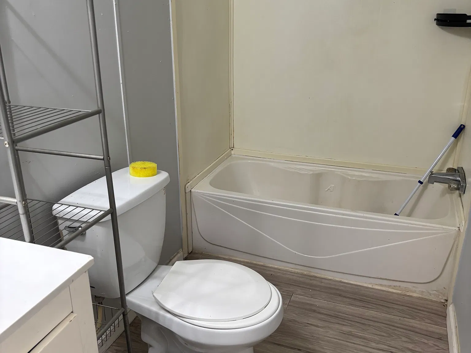3 bed, 1440 sqft, $900 — Photo 2