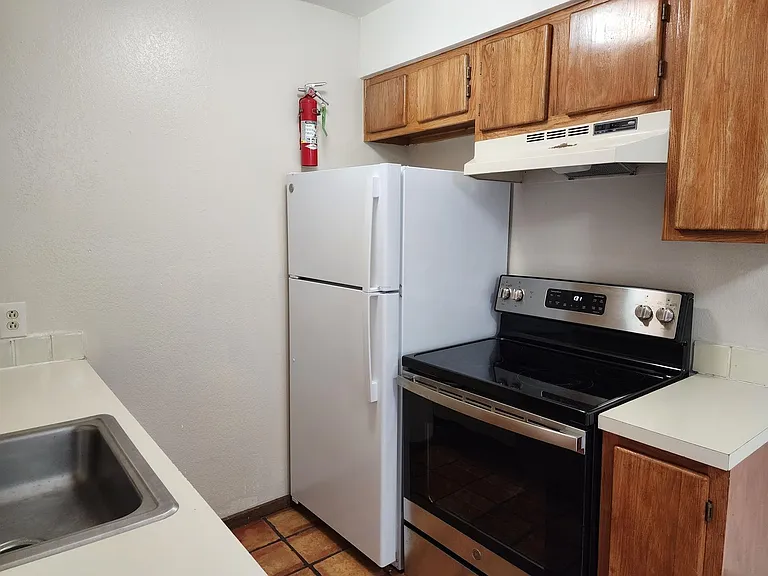 2600 W Zia Rd #F14 — Photo 2