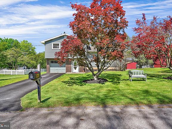 2nd image of 865 Jacks Ln