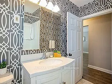 319 Ridgewood Cres S #MAIN — Photo 16