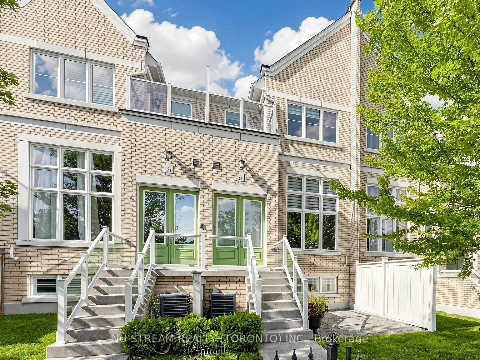 4 bed, $3,680 — Photo 1