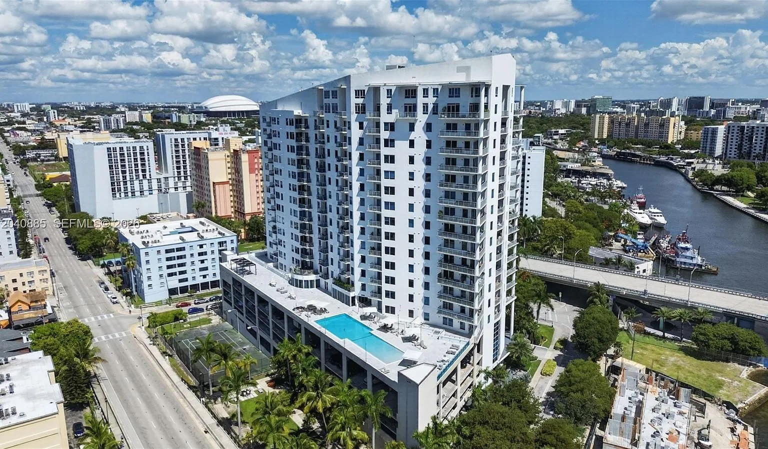 Neo Condo — Photo 2