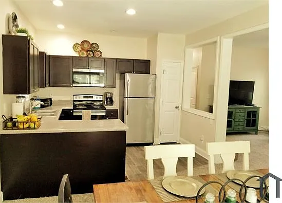 4 bed, 1200 sqft, $2,300 — Photo 4