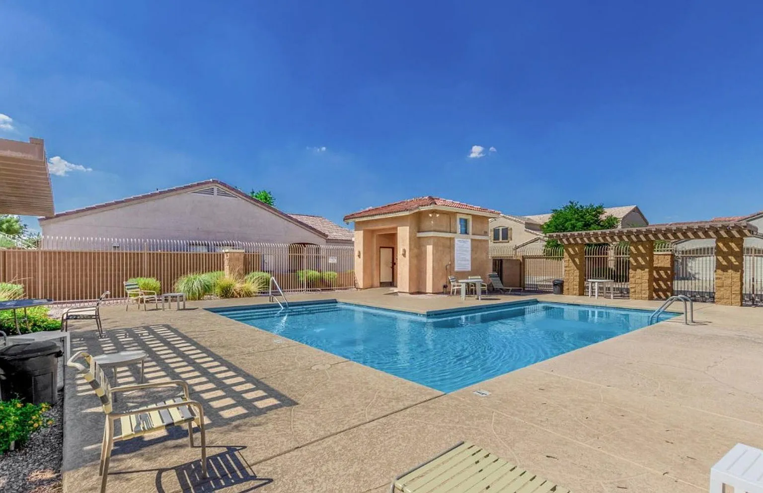 3 bed, 2.5 bath, 1432 sqft, $1,999 — Photo 3