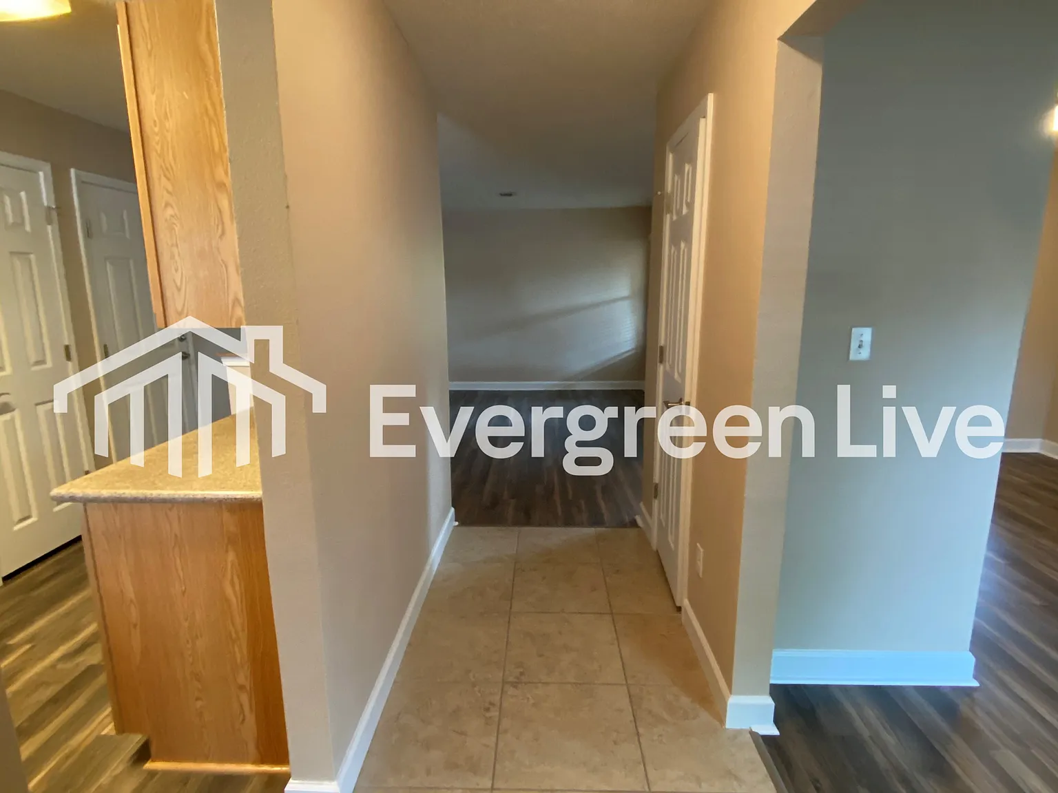 3 bed, 1.0 bath, 1694 sqft, $1,595 — Photo 2