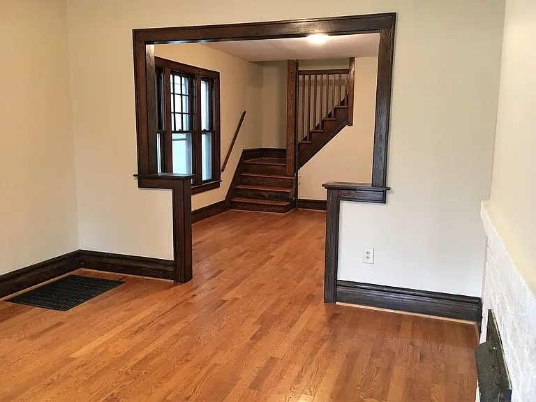 431-433 E Tompkins St — Photo 3