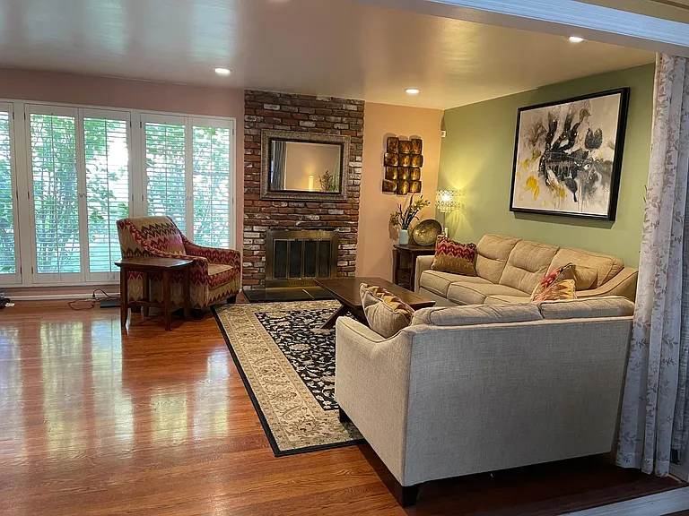 1085 Riviera Dr — Photo 24