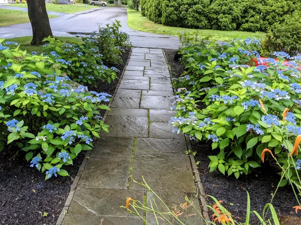 99 Hillside Dr, Portsmouth, NH 03801