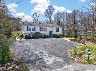 4141 Hickory Rd, Tobyhanna, PA 18466