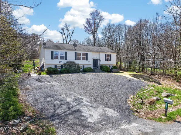 4141 Hickory Rd, Tobyhanna, PA 18466