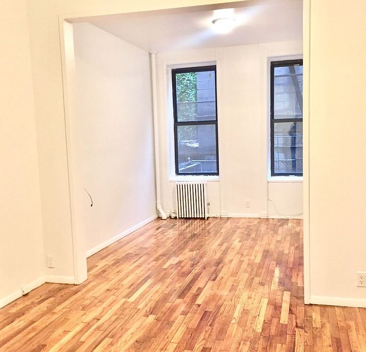 2nd image of 110 Thompson St APT 1C