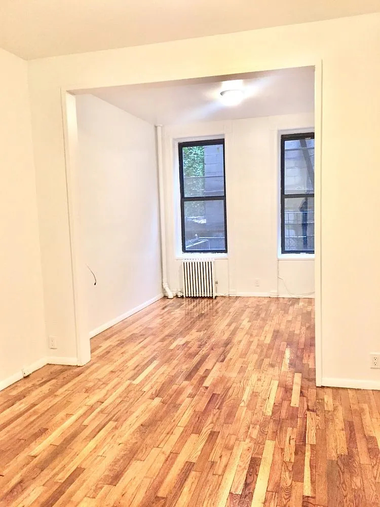 Building Photo - 110 Thompson St #1C
