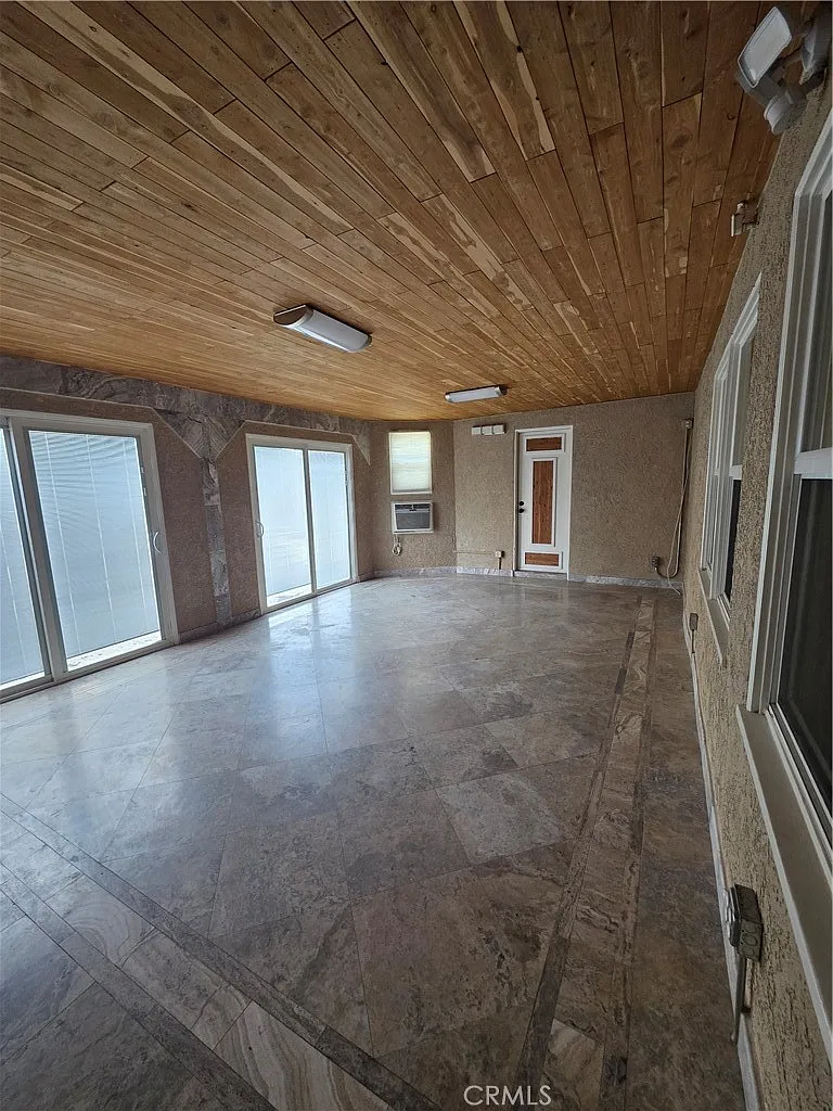3 bed, 1074 sqft, $3,500 — Photo 4