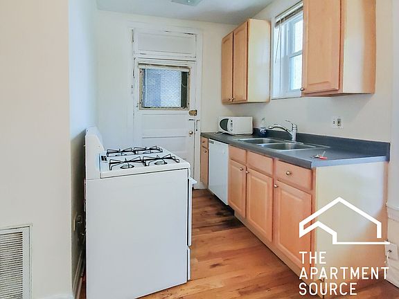 2nd image of 3525.5 N Broadway #3S