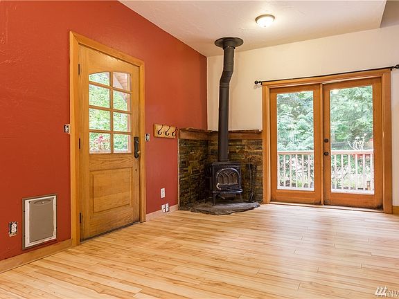 5th image of 2888 Cedar Ave