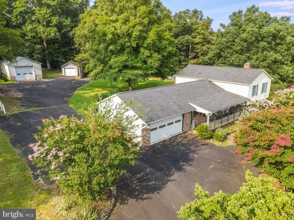 7823 Oak St, Manassas, VA 20111