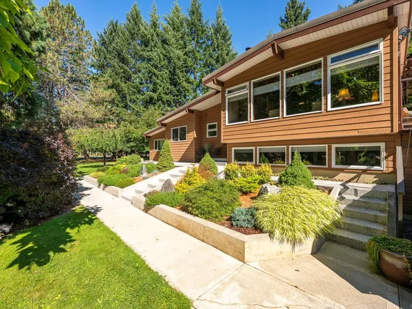 3742 James Cres, Comox Valley, BC V9J 1E9