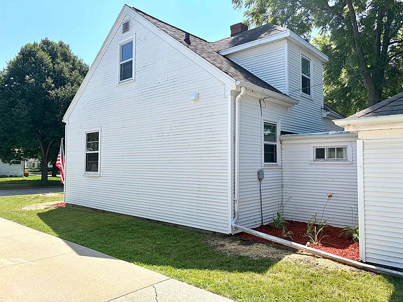 5th image of 2209 N Clark St