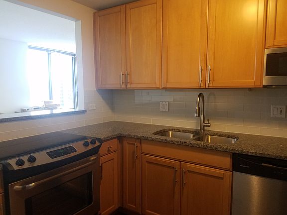 3rd image of 400 N Lasalle St #2010