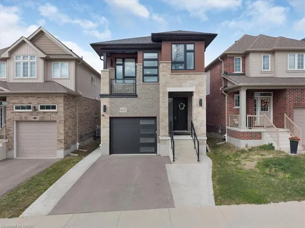 657 Benninger Dr, Kitchener, ON N2E 0J2