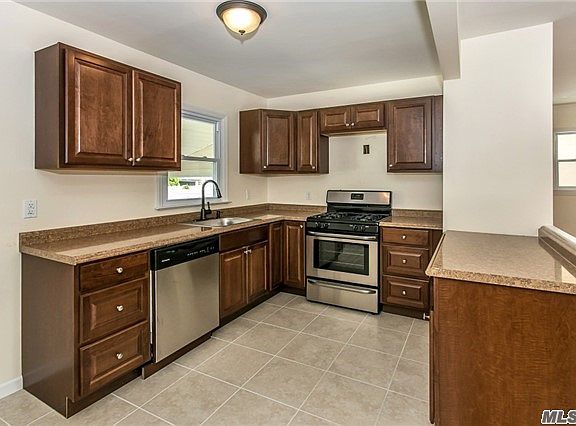 4th image of 36 Hill Ave