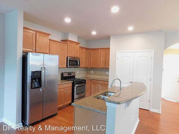 5th image of 3201 Yarmouth Ln