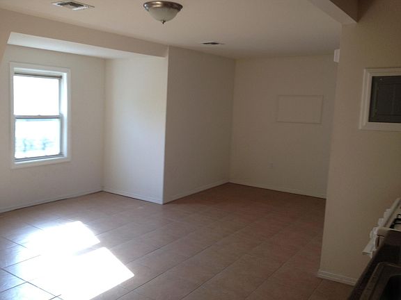 2nd image of 136 Stuyvesant Ave