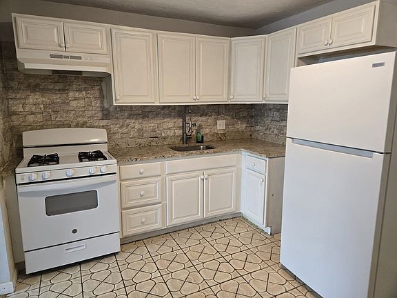 3rd image of 270 E Haverhill St APT 1