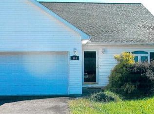 104 Northern Pl, Mount Hope, WV 25880