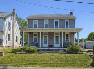 5594 Elizabethtown Rd, Lawn, PA 17078