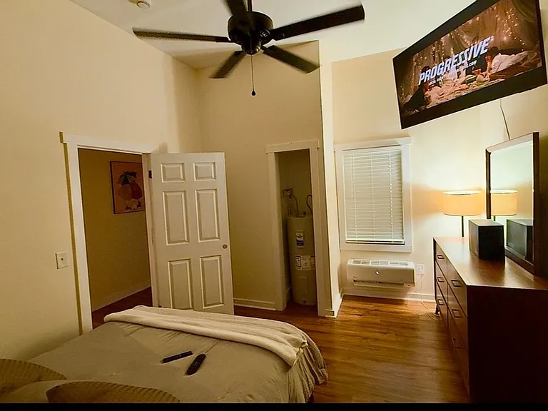 226 Huger St — Photo 5