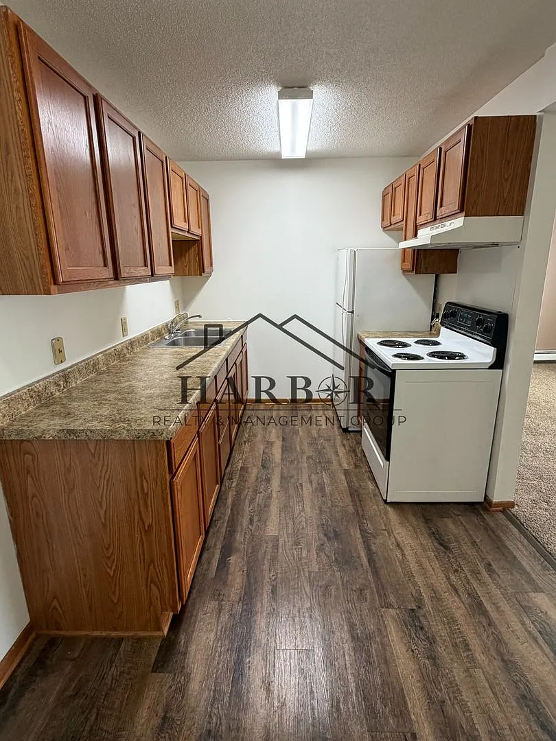 Hayfield Greens Apartments — Photo 1