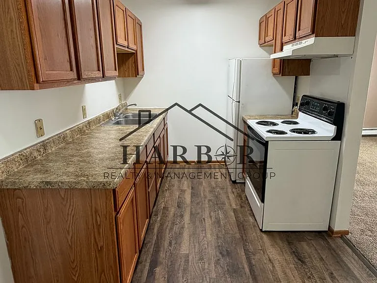 115 1st Ave NE #104 — Photo 1