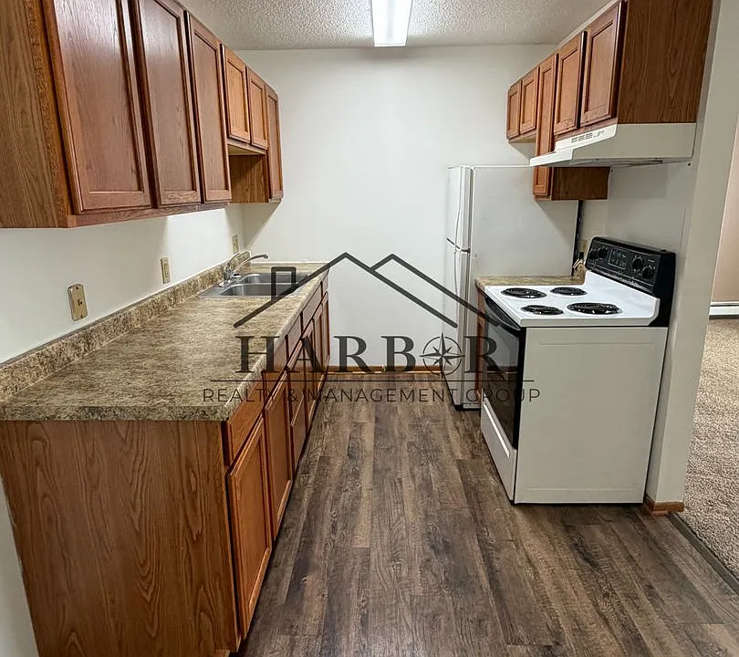 115 1st Ave NE #104